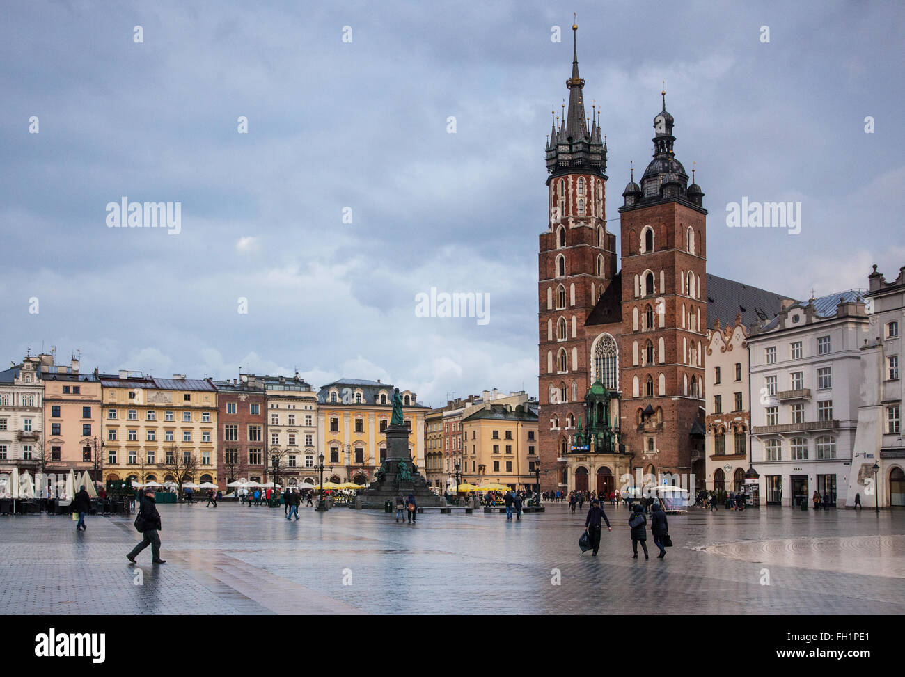Chiesa di Santa Maria in piazza del mercato di Cracovia in Polonia Foto Stock