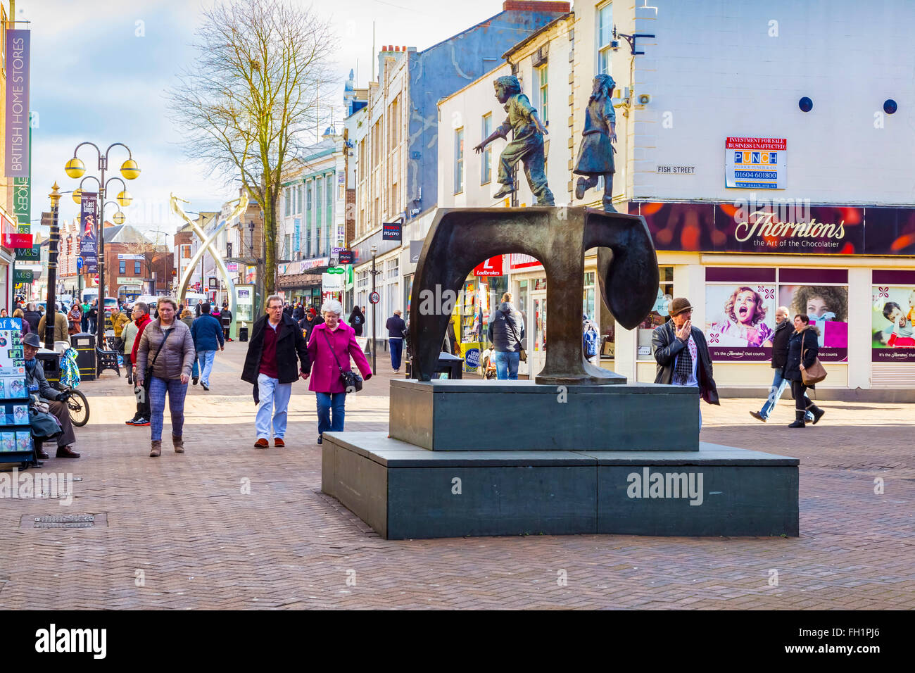 Statue in Abington st, centro di Northampton U.K. Foto Stock