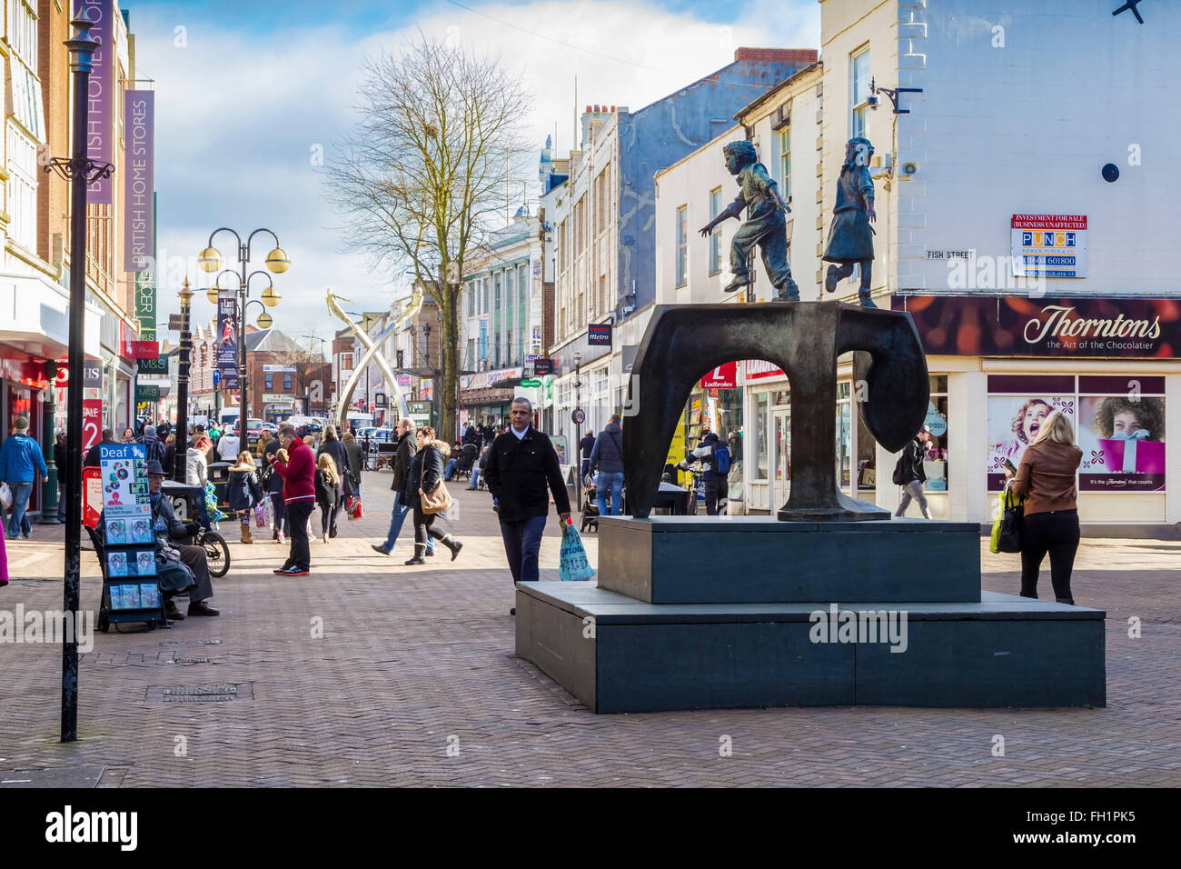 Statue in Abington st, centro di Northampton U.K. Foto Stock