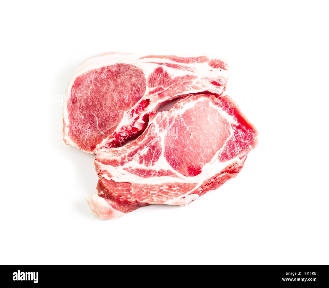 Pezzi di carne di manzo crudo isolati su sfondo bianco Foto Stock