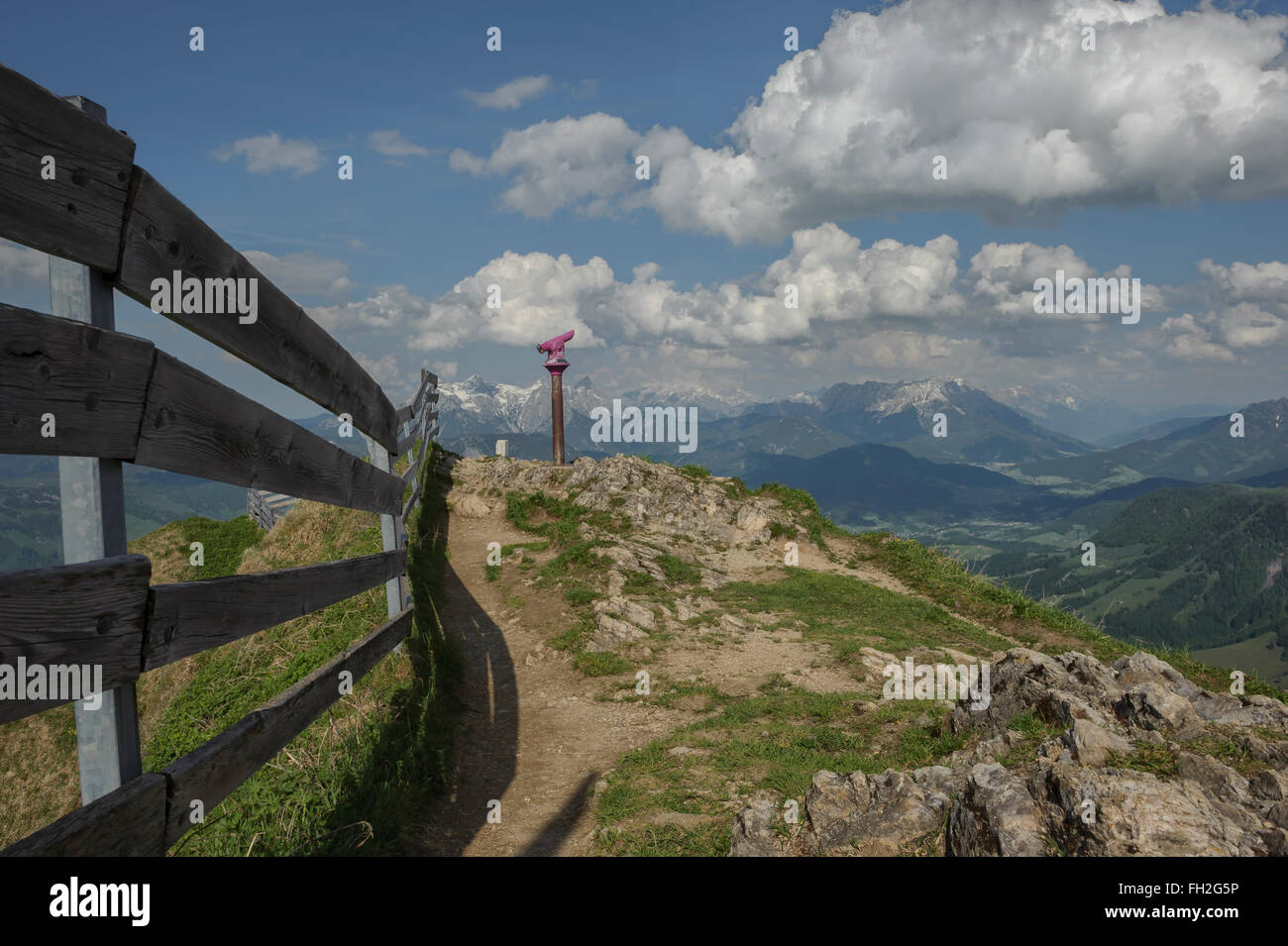 Vista panoramica dalla cima del Kitzbuheler Horn. Kitzbuehel, Tirolo, Austria. Foto Stock