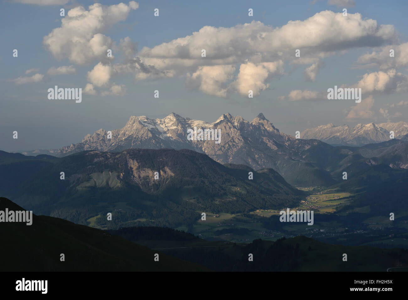 Kitzbuheler Horn summit vista verso i monti tirolesi Kitzbuhel. Tirol. Austria. Europa Foto Stock