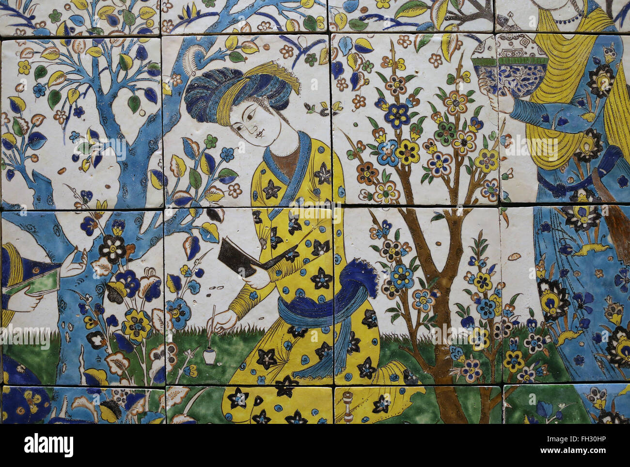 Riuniti in un giardino. L'Iran. Il XVII secolo. Vetri colorati. Isfahan. Periodo di Safavid. Il museo del Louvre. Parigi. La Francia. Foto Stock