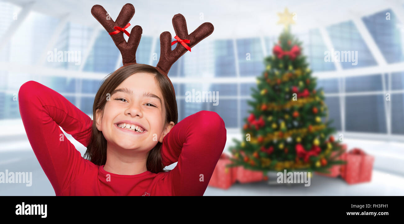 Immagine composita di festosa bambina indossa i palchi Foto Stock