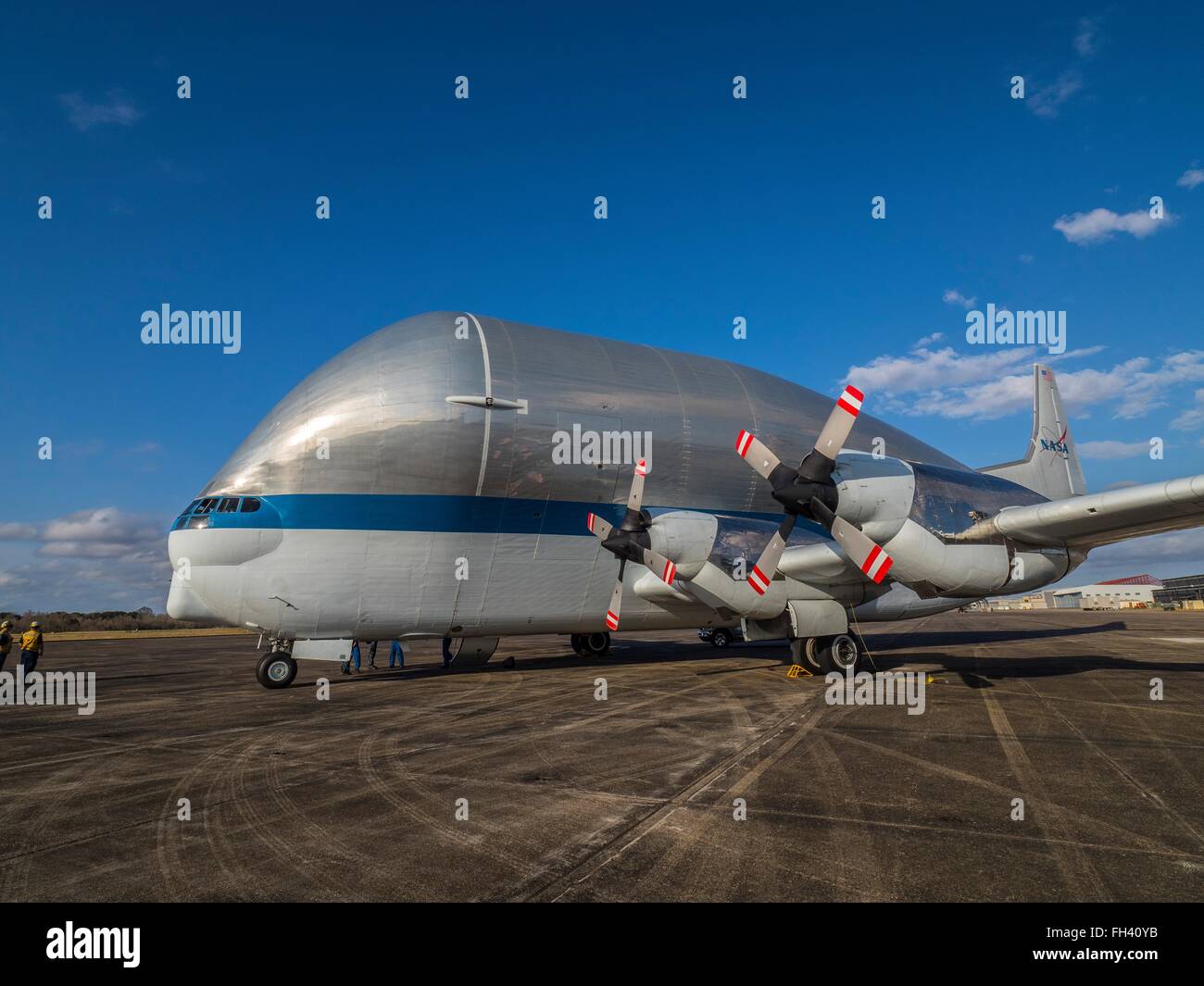 Il Super Guppy aeromobili cargo taxi alla rampa prima di caricare la Orion equipaggio multiuso capsula per il viaggio per il Centro Spaziale Kennedy il 31 gennaio 2016 a New Orleans, Louisiana. Foto Stock