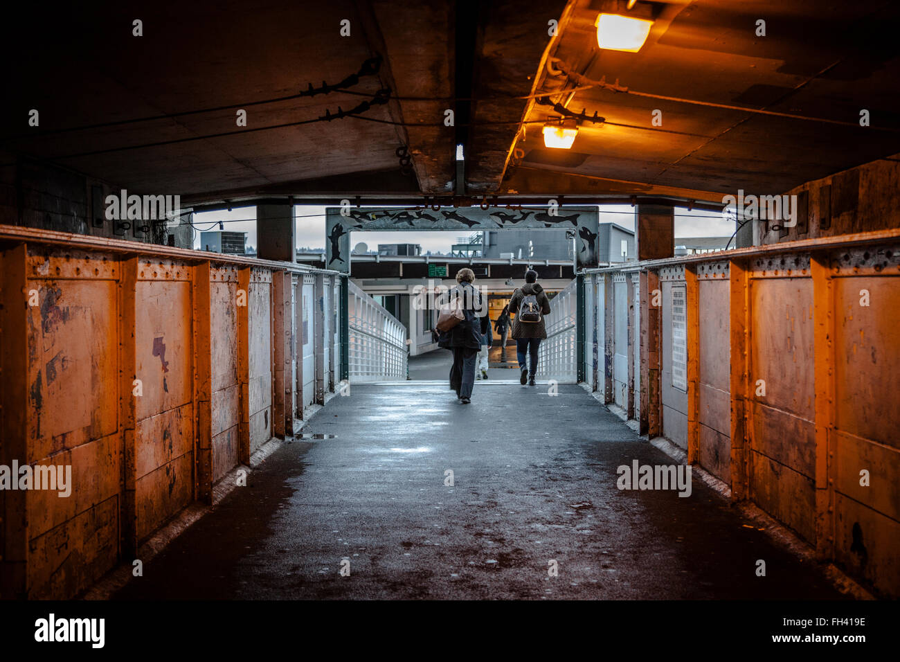 Un ponte pedonale e Tunnel, Seattle, nello Stato di Washington Foto Stock