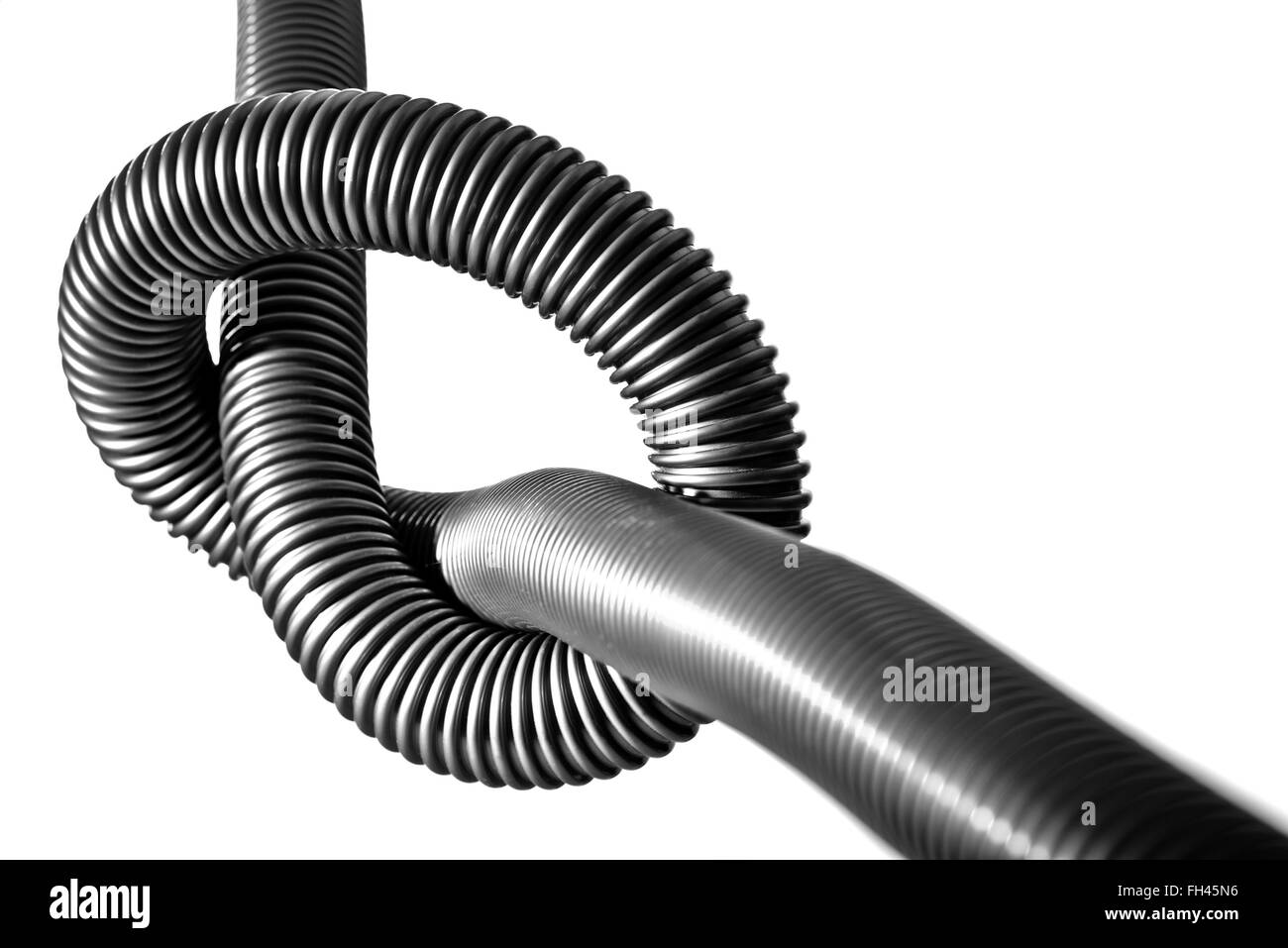 Dettaglio del tubo di plastica sullo sfondo bianco Foto Stock