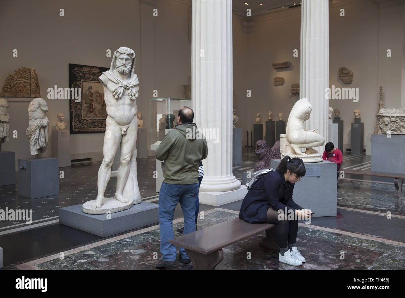 Barbuto Hercules; romano, periodo di Flaviano, D.C.68-98 (pesantemente restaurato). Leon Levy e Shelby Corte Bianca, il pezzo centrale del romano e gallerie greche al Metropolitan Museum of Art di New York. Foto Stock
