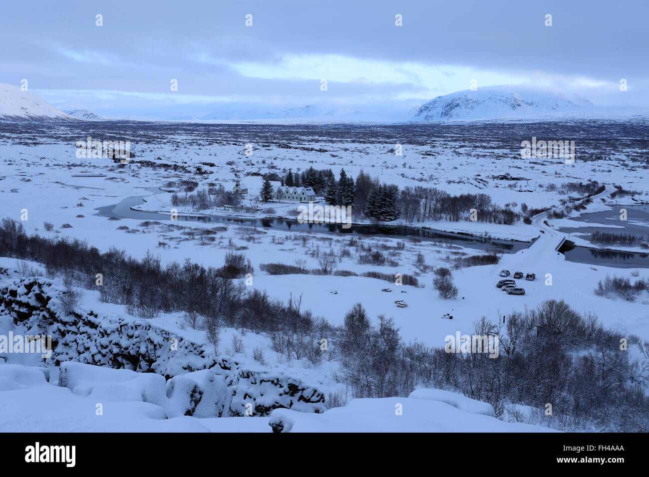Inverno nevoso vista di Pingvellir Parco Nazionale, sito Patrimonio Mondiale dell'UNESCO, South Western Islanda, l'Europa. Foto Stock
