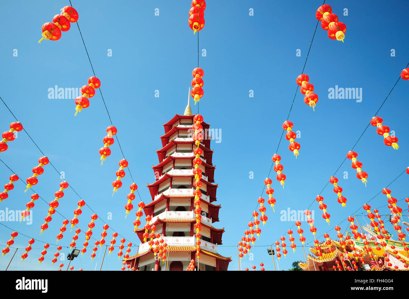 La pagoda cinese e lanterne durante il capodanno cinese Foto Stock