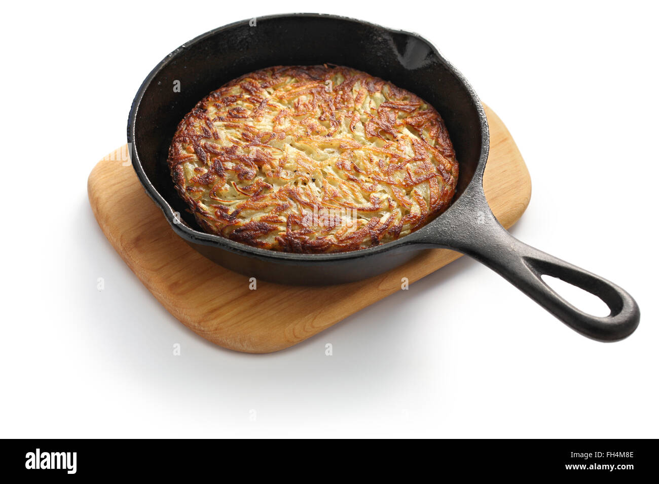 Shredded patate saltate su entrambi i lati finché non diventa croccante e dorata. Foto Stock