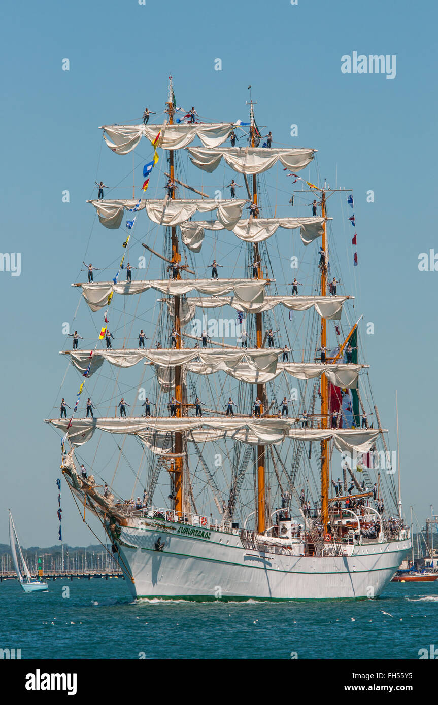 Braccio Cuauhtemoc lasciando Portsmouth, Regno Unito dopo una visita. Foto Stock