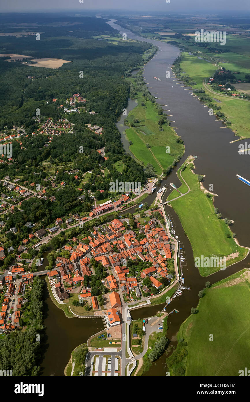 Vista aerea, la città vecchia di Hitzacker con Jeetzel e vecchi Jeetzel, Elba ELBA, Hochwaaserschutzbauten, serratura, Hitzacker (Elba) Foto Stock