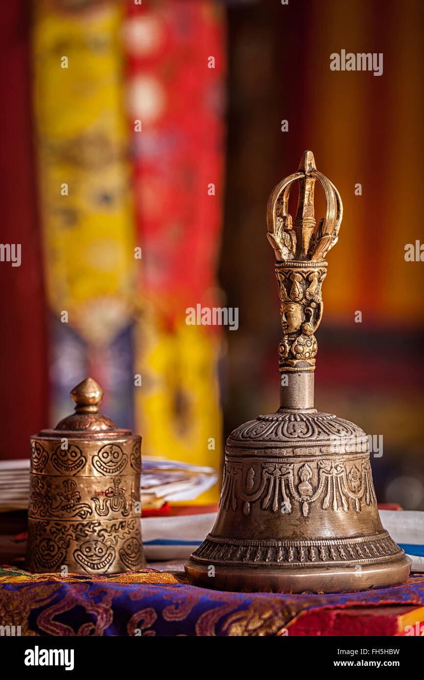 Campana religiosa nel monastero buddista Foto Stock