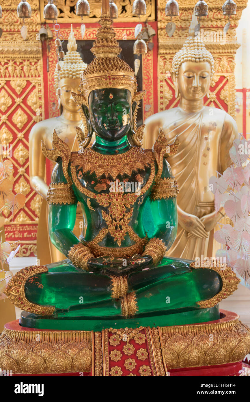 Statua di Buddha in Wat Phra That Doi Suthep vicino a Chiang Mai, Thailandia Foto Stock