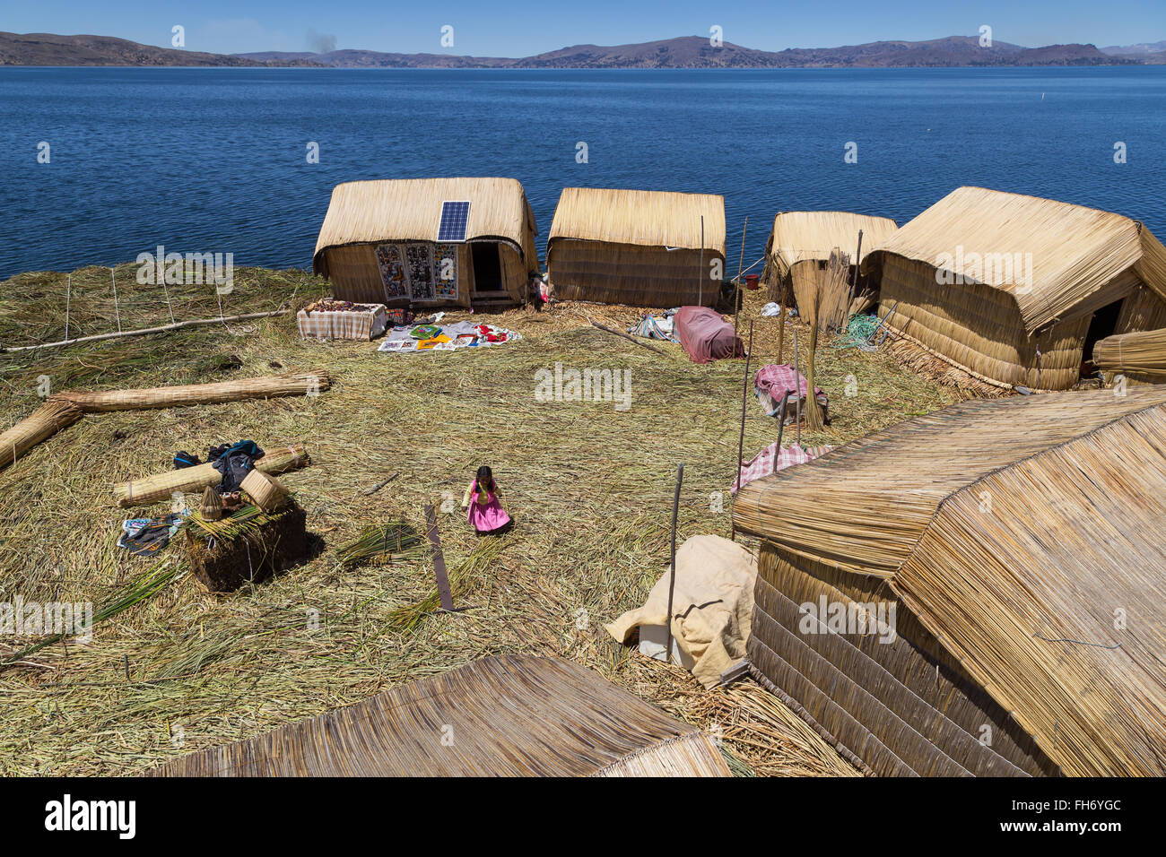 Isole Titino, Lago Titicaca, Perù - 14 Ottobre 2015: fotografia del meno turistiche Titino isole galleggianti sul Titicaca Foto Stock