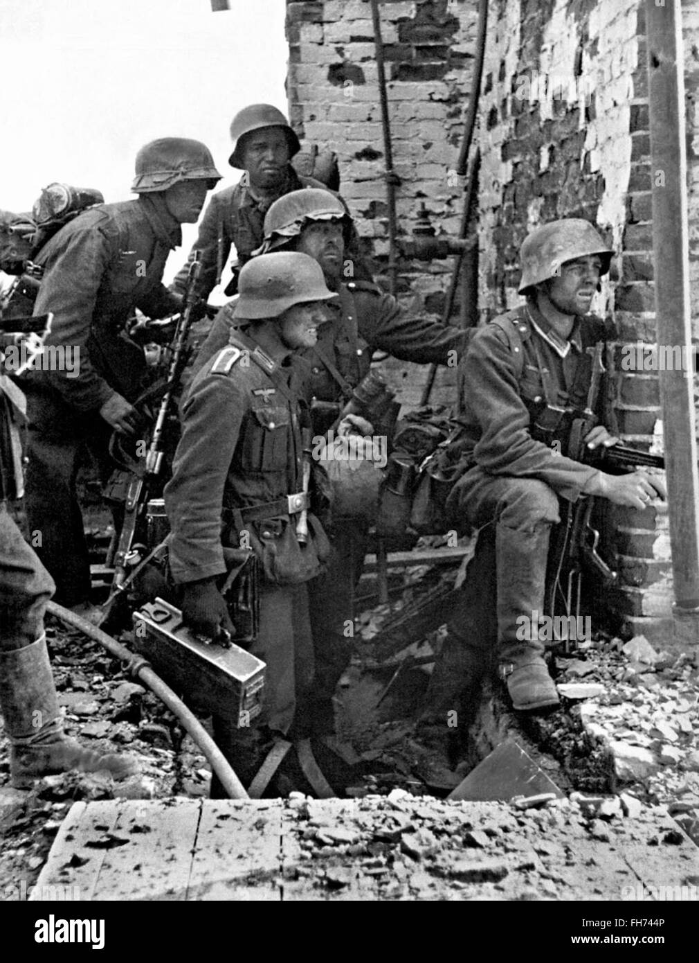 Battaglia di Stalingrado soldati tedeschi pronti ad attaccare - Tedesco Propaganda nazista fotografia - SECONDA GUERRA MONDIALE Foto Stock