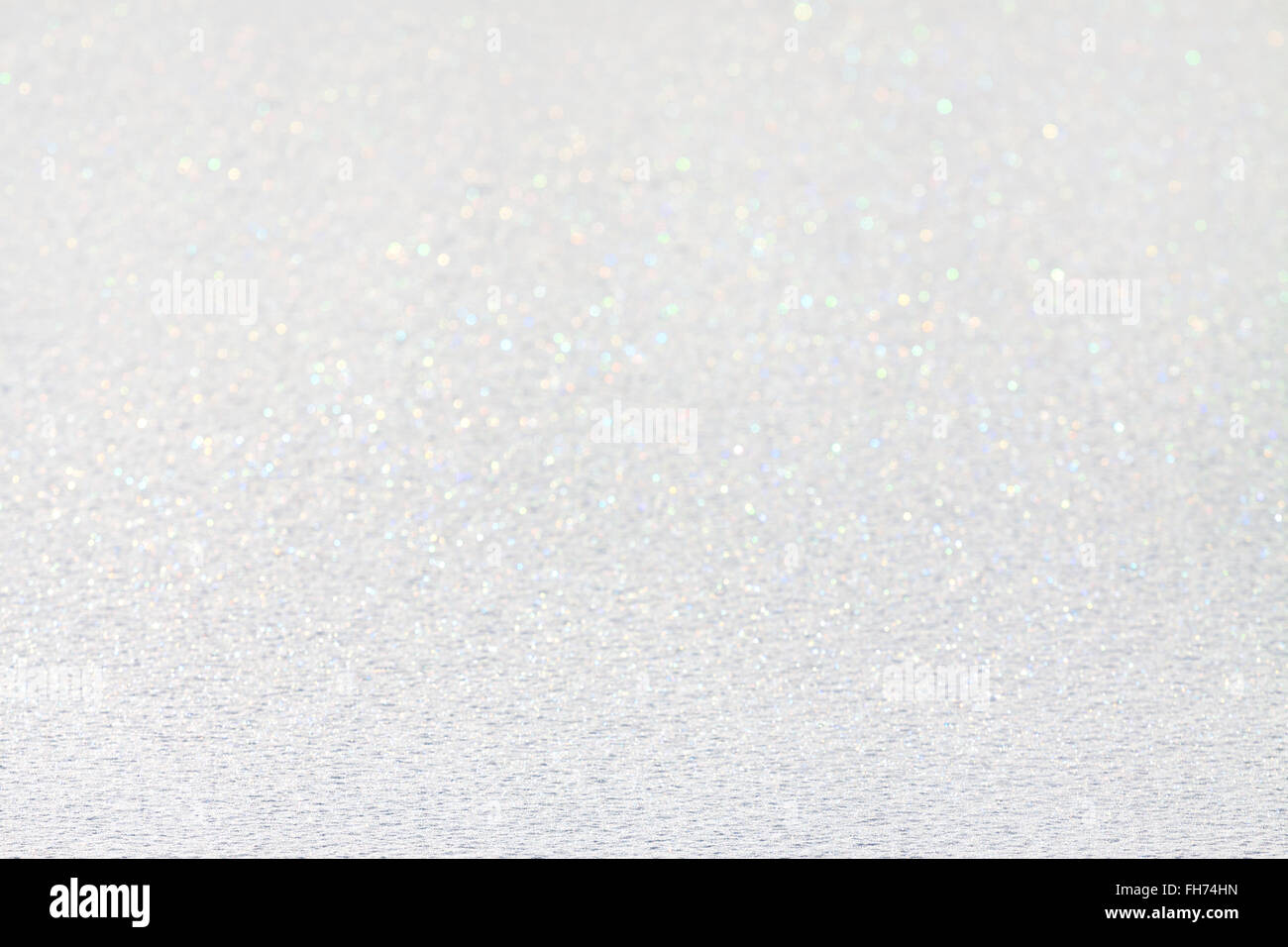 Un bianco brillante su una soleggiata giornata invernale. Colorata e festosa. Foto Stock