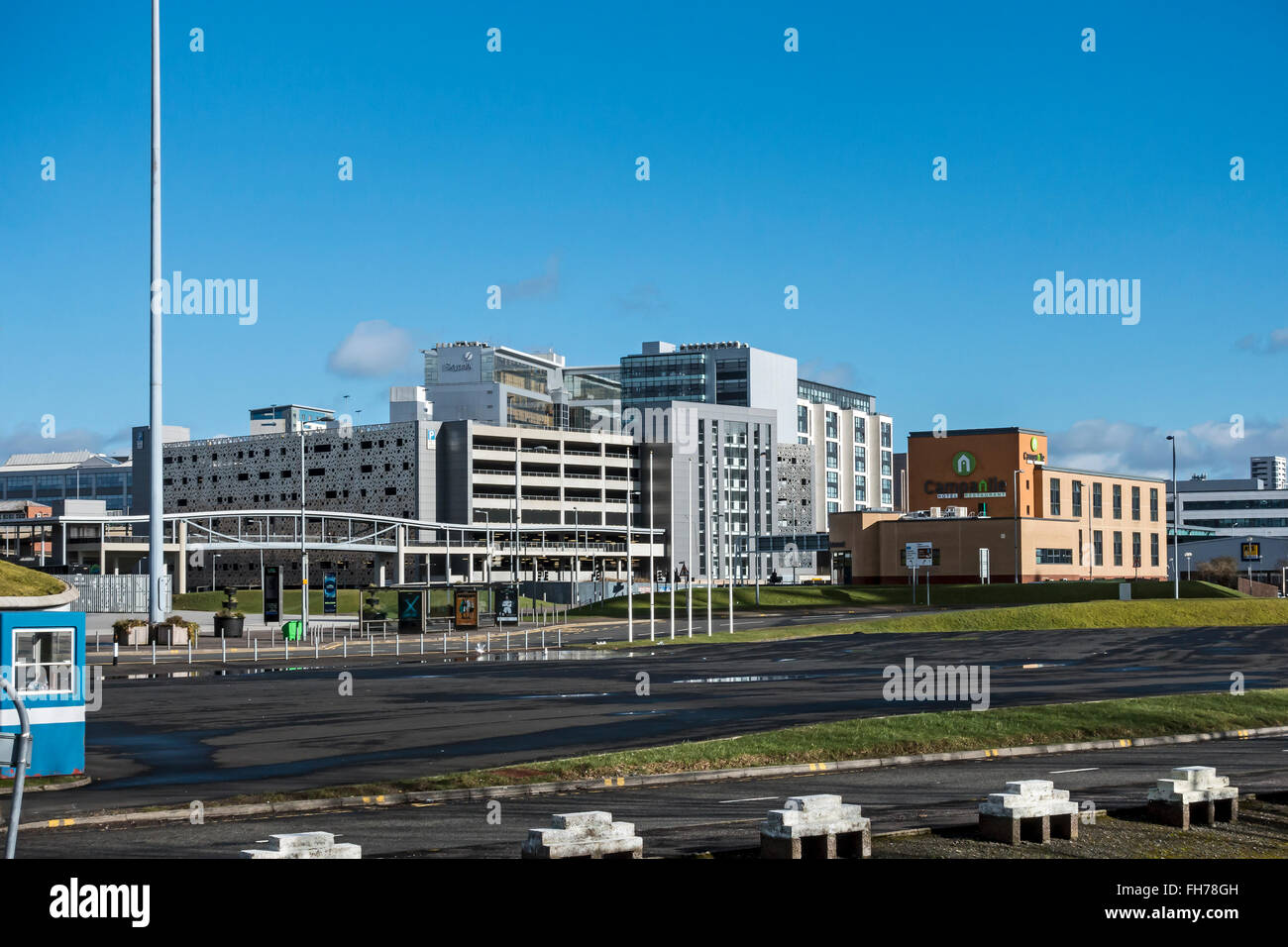 Il SECC parcheggio con Skypark dietro, 133 Finnieston Street e il Campanile Hotel e ristorante in Finnieston Glasgow Scozia Scotland Foto Stock