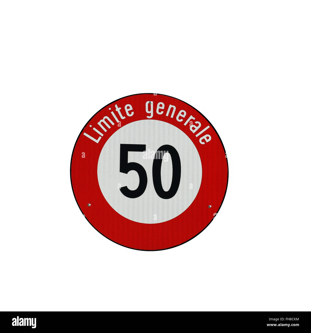 General segnale di limite di velocità in Svizzera sulle strade della città isolata su bianco Foto Stock