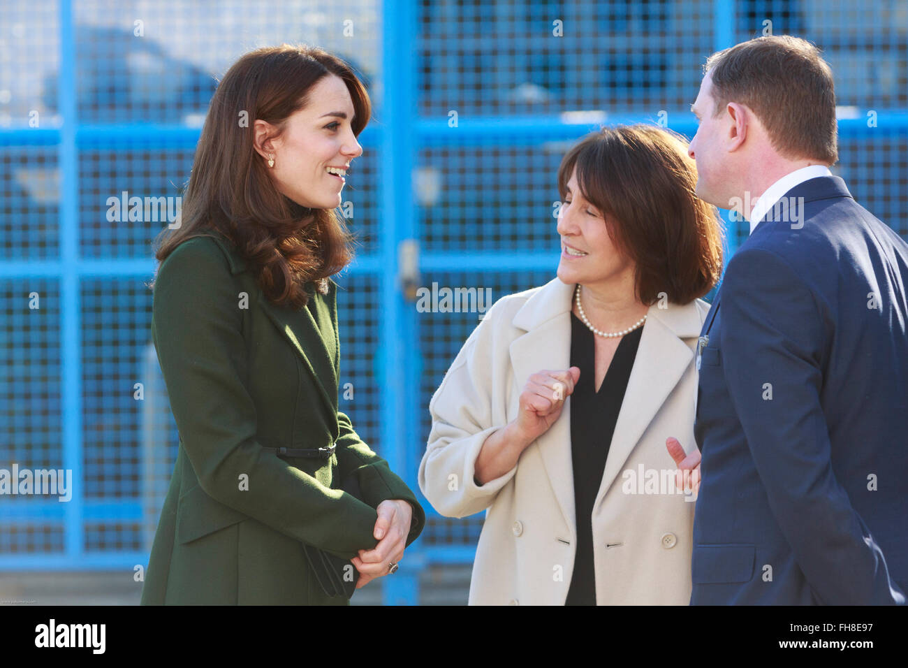 Edimburgo, Scozia. Regno Unito. Il 24 febbraio, 2016. Sala d'arte a Wester Hailers Education Center BEN FORNITO DI SUA ALTEZZA REALE IL PRINCIPE DI GALLES la Duchessa di Cambridge. Pak@ Mera/Alamy Live News. Foto Stock
