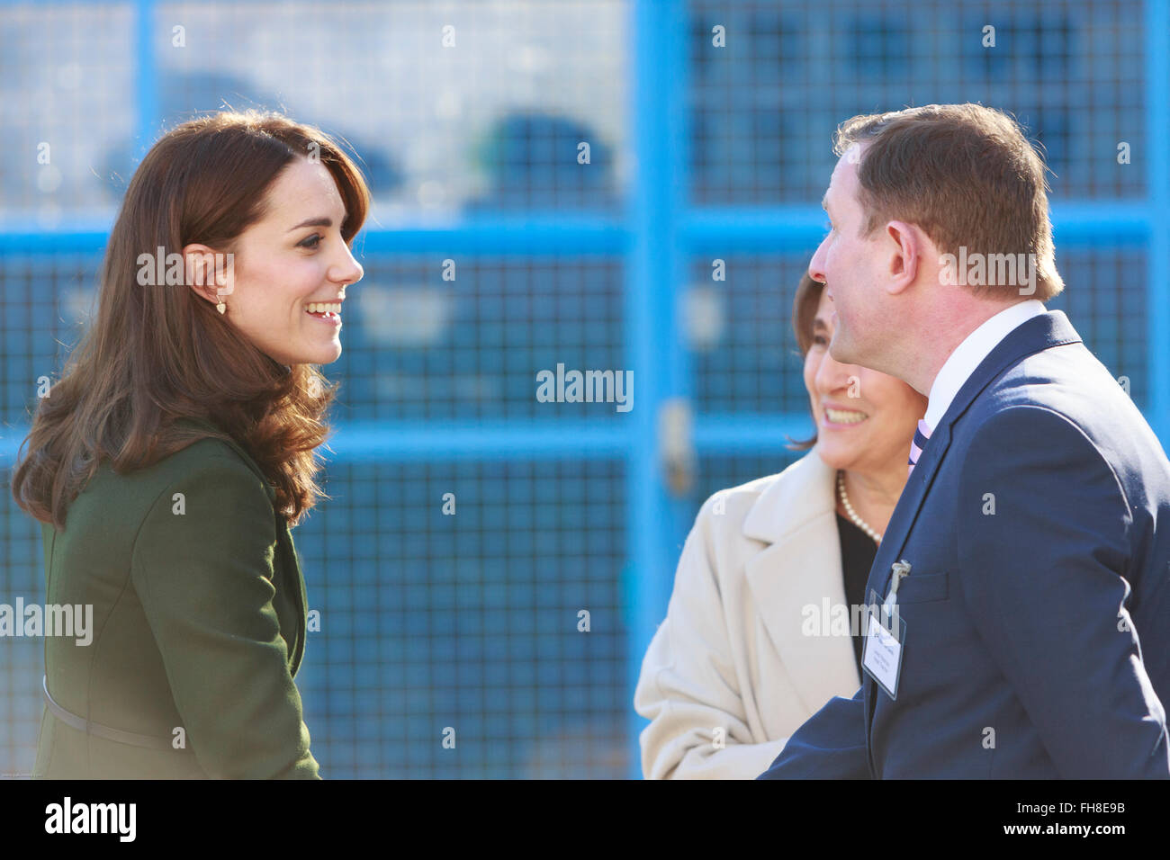 Edimburgo, Scozia. Regno Unito. Il 24 febbraio, 2016. Sala d'arte a Wester Hailers Education Center BEN FORNITO DI SUA ALTEZZA REALE IL PRINCIPE DI GALLES la Duchessa di Cambridge. Pak@ Mera/Alamy Live News. Foto Stock