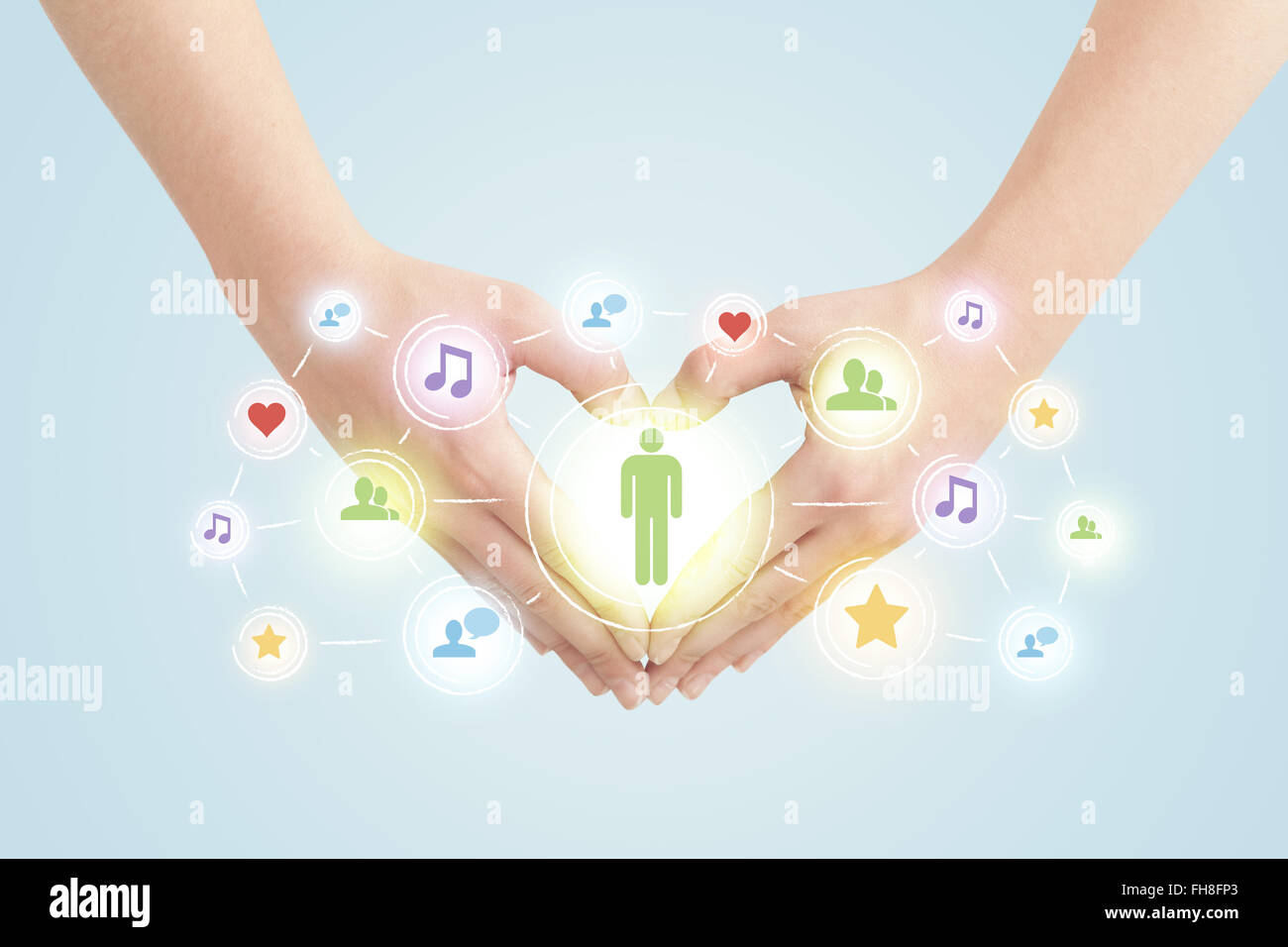 Le mani la creazione di un form con i social media il collegamento Foto Stock