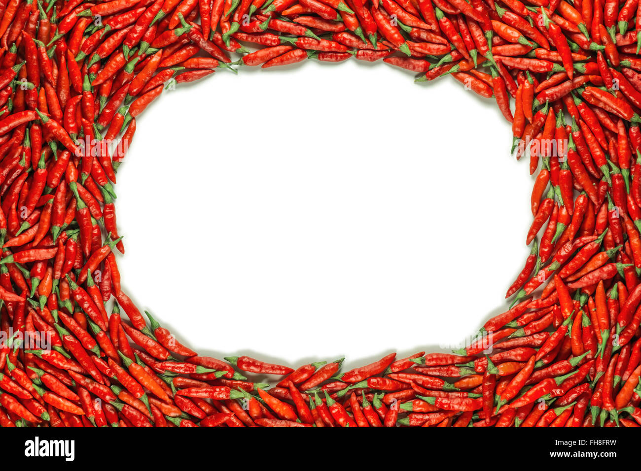 Peperoni rossi con lo spazio vuoto al centro. Il testo al centro. Foto Stock