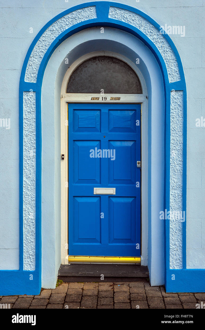 La porta anteriore di una casa in città gorgerin di Aberaeron sulla costa occidentale del Galles Regno Unito Foto Stock