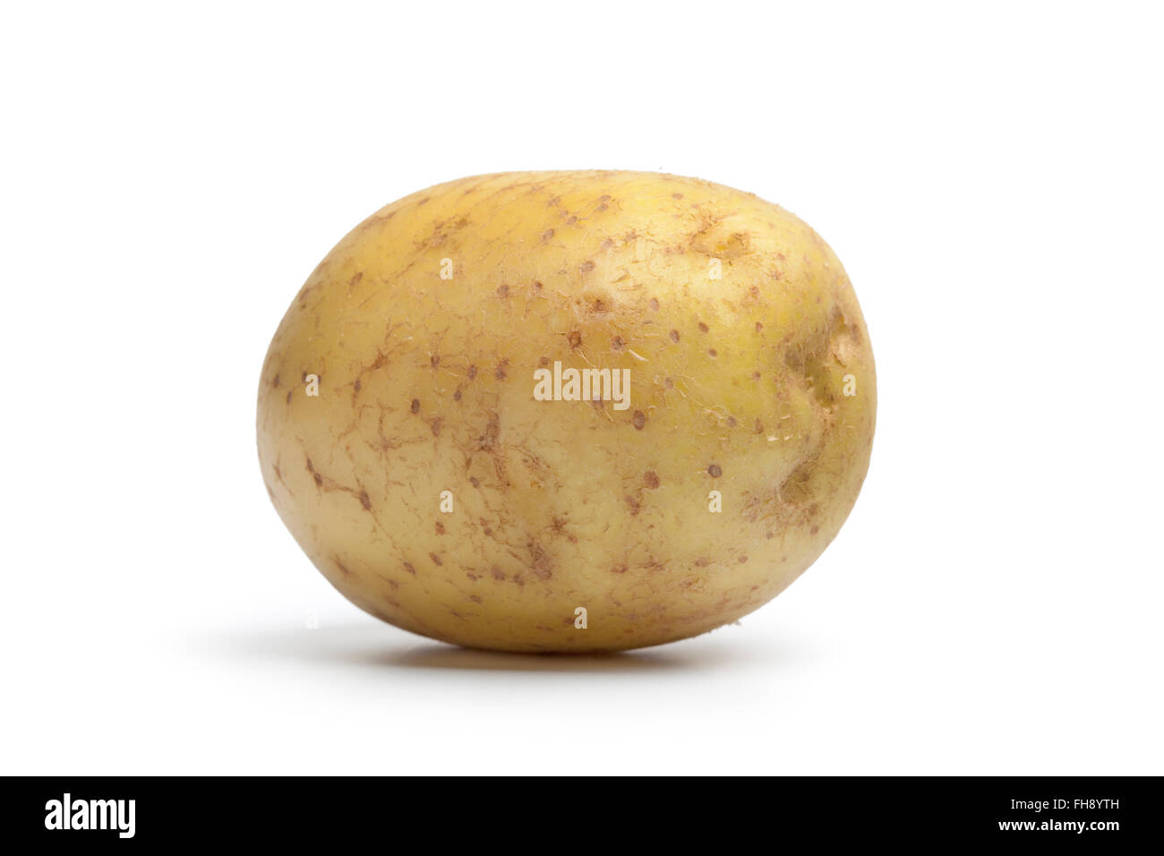 Tutta la singola freschi Patate grezzo isolato su sfondo bianco Foto Stock