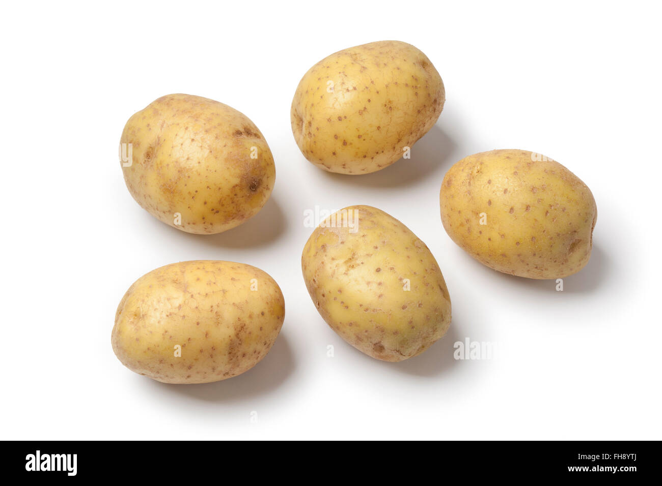 Crudo fresco patate intero isolato su sfondo bianco Foto Stock