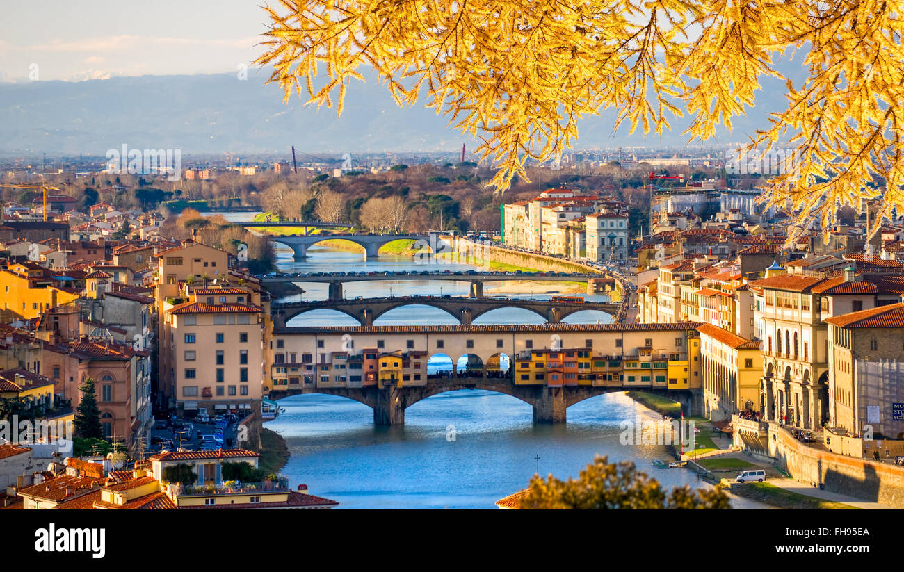 Vista al tramonto del Ponte Vecchio, Firenze, Italia. Foto Stock