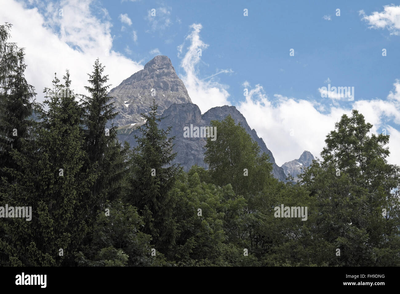 Sonnenspitze visto da Ehrwald, Alpi austriache, Austria. Foto Stock