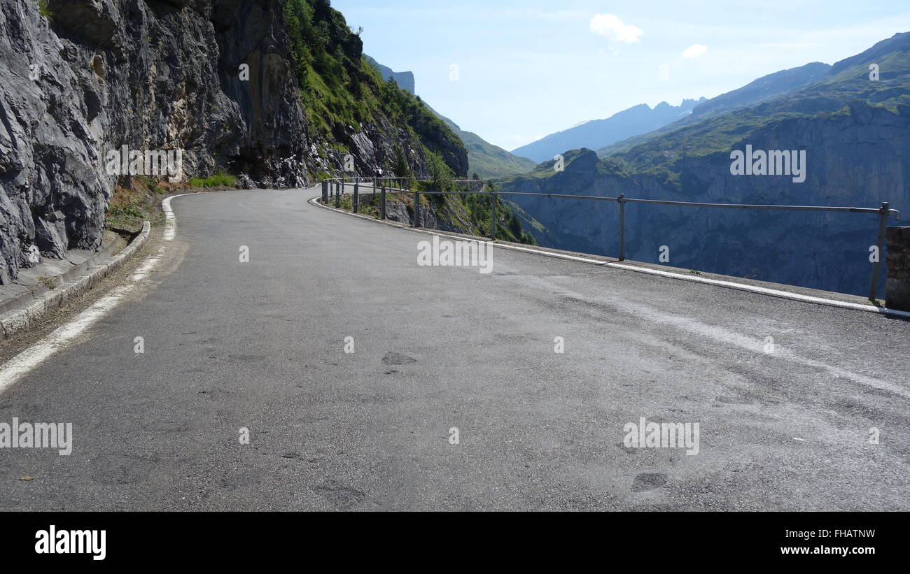 Il Passo di Klausen (altitudine: 1.948 metri o 6.391 piedi) è un alto passo di montagna nelle Alpi svizzere. Foto Stock