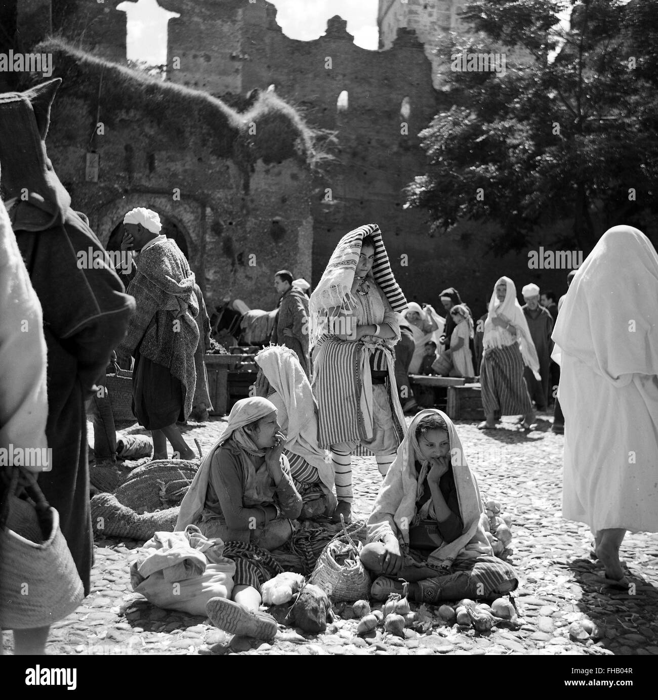 Le donne contadine la vendita di mercato producono Gran Canaria Spagna degli anni cinquanta Foto Stock