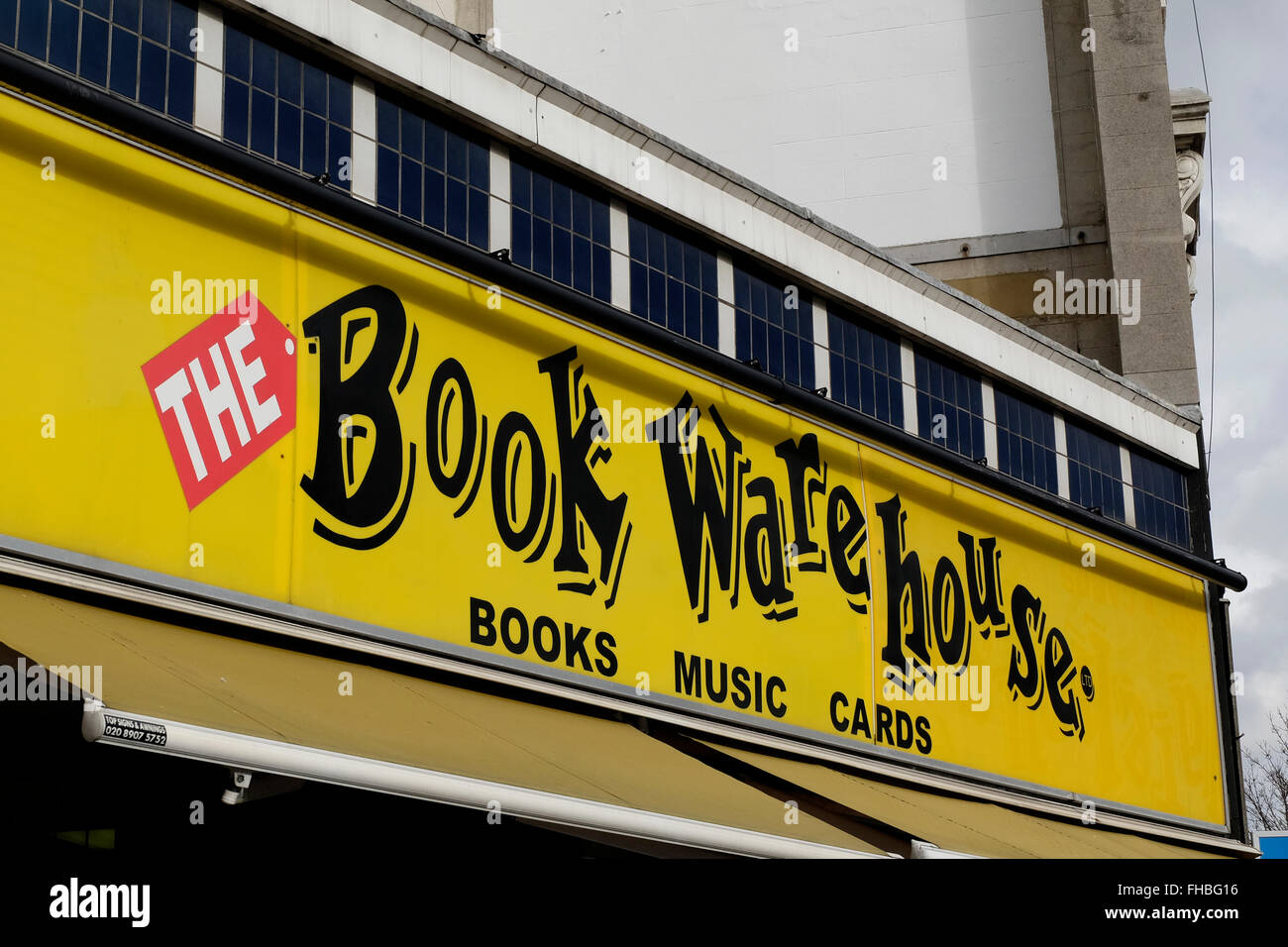 Una vista ravvicinata del libro magazzino in Notting Hill Gate. Foto Stock
