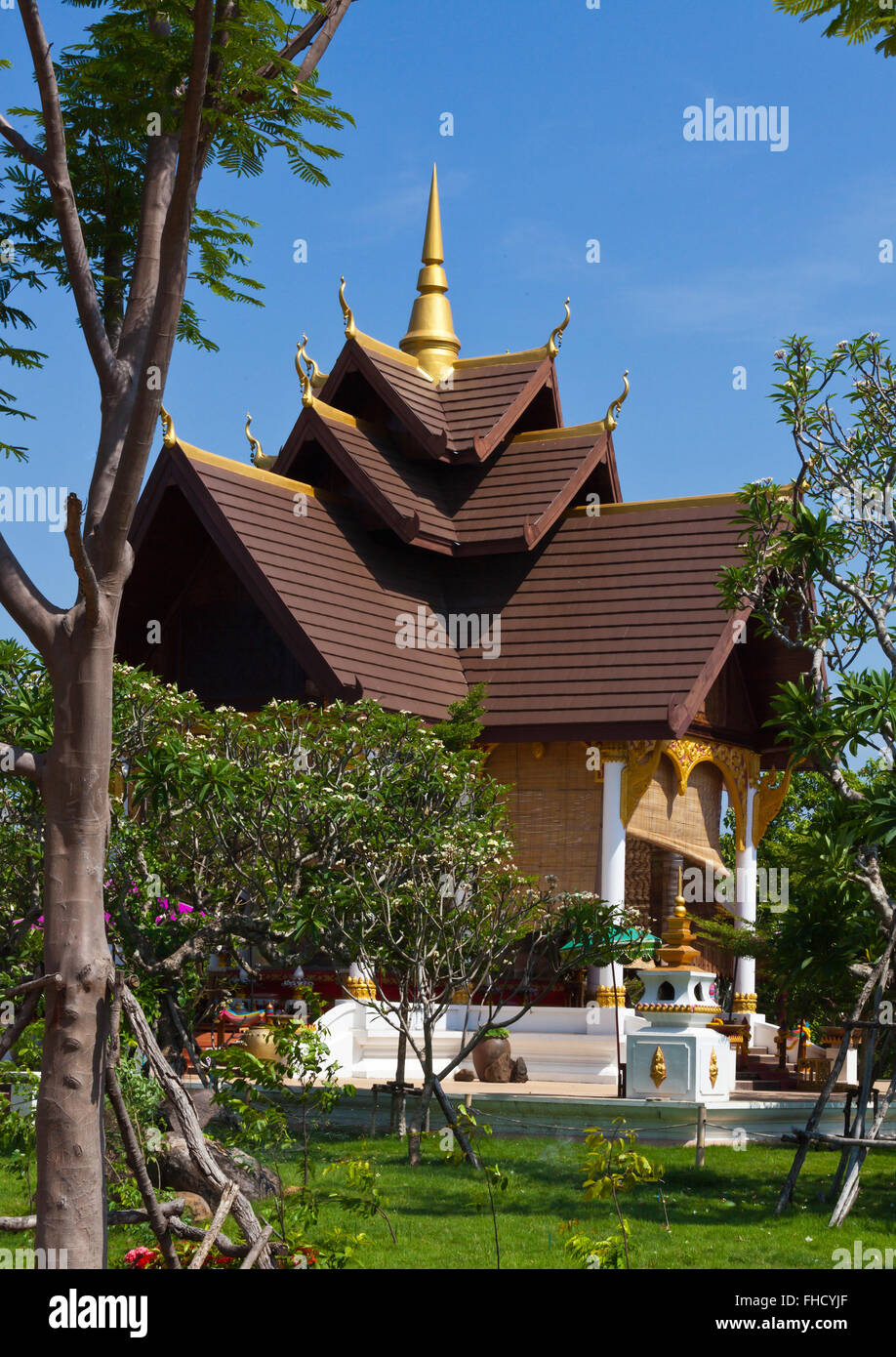 Tempio buddista a KHONE PHAPHENG WATERFALL PARK in 4 mila isole Area (Si Phan Don) del fiume Mekong - SOUTHERN Foto Stock