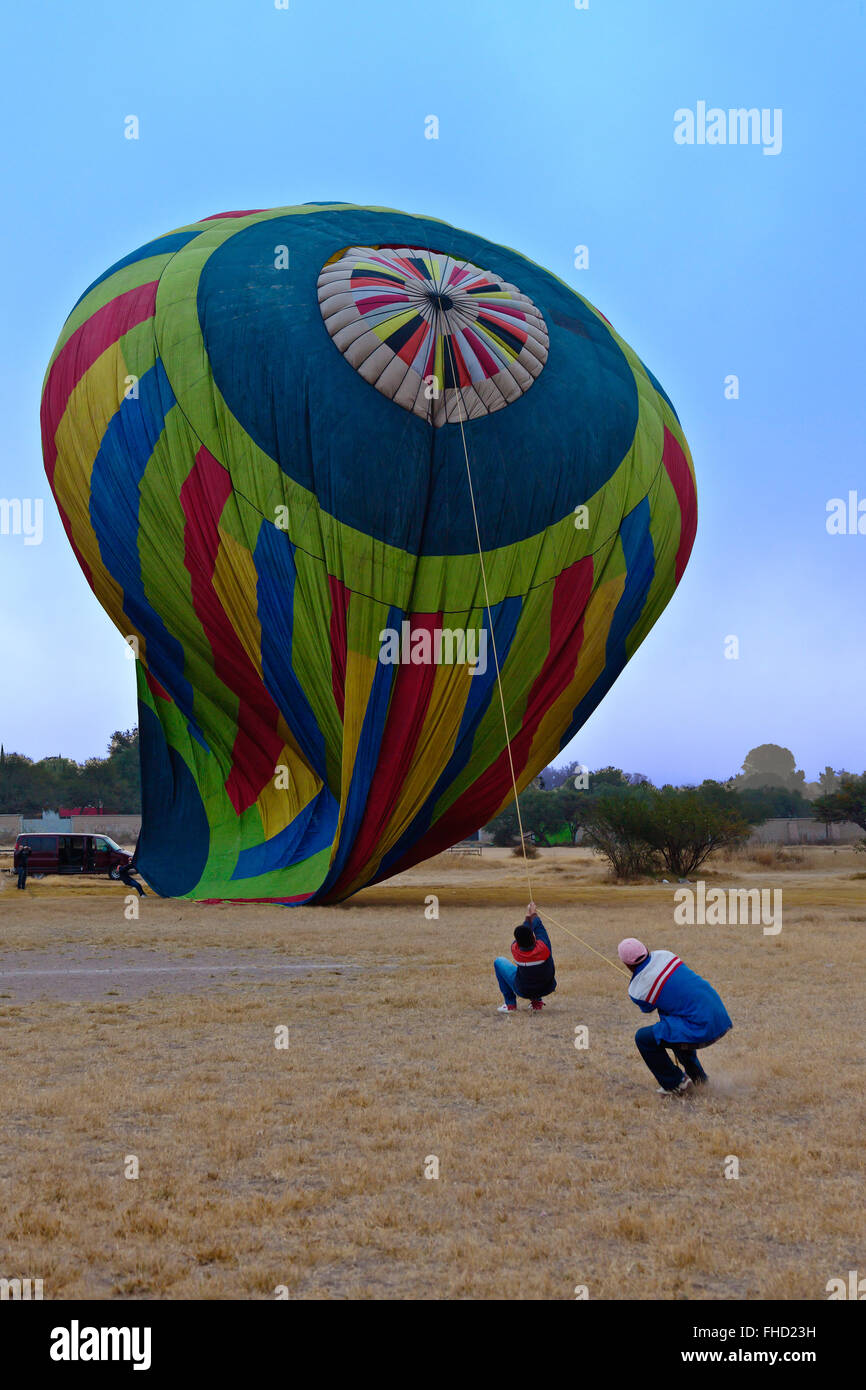 Giri in mongolfiera sono offerti da Coyote avventure in San Miguel De Allende, Messico Foto Stock