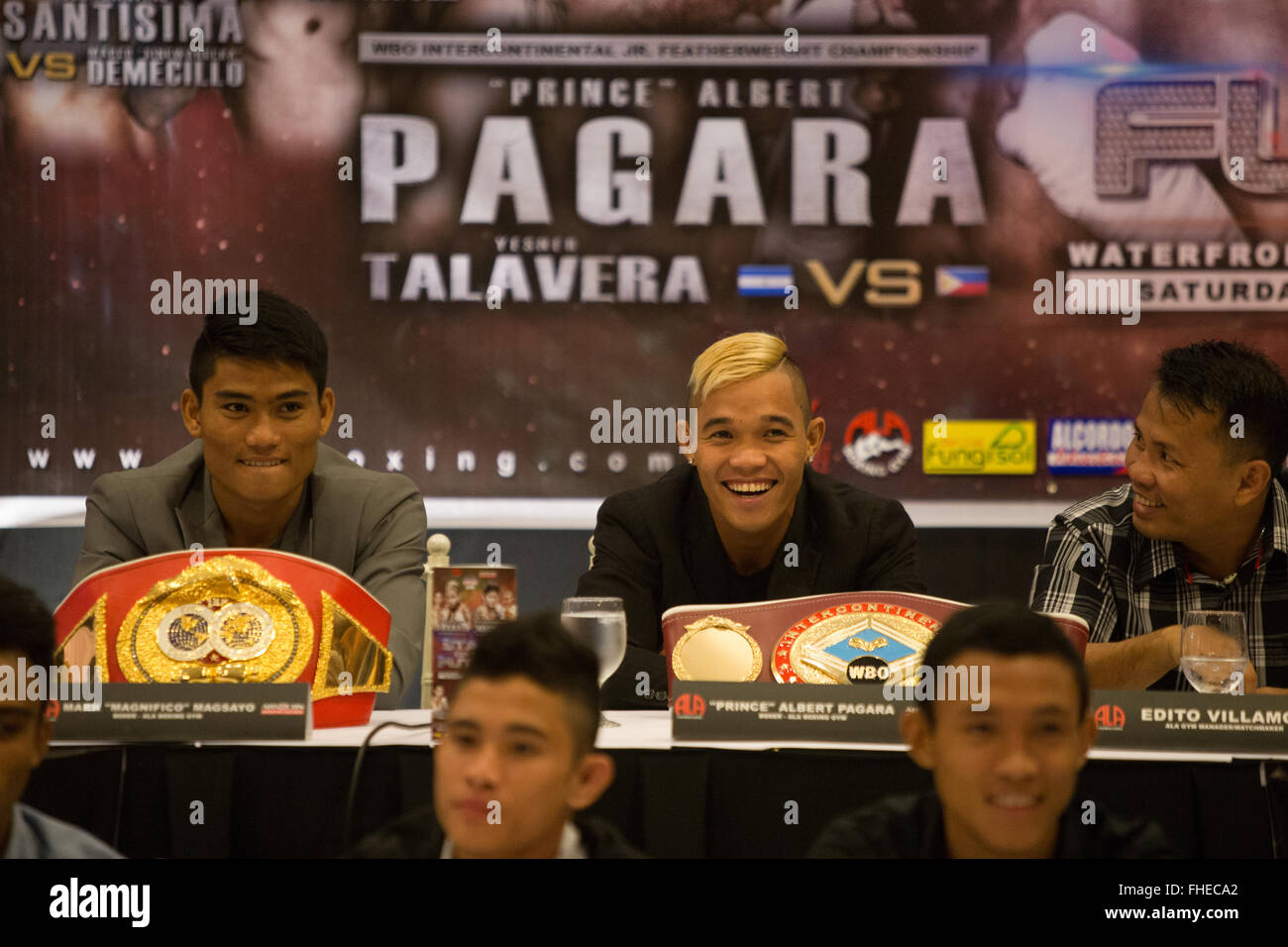 Cebu City, Filippine 25/2/2016.ultima conferenza stampa al Waterfront Hotel per inscatolare promozione Pinoy orgoglio 35 'Stelle del Futuro' bout principale essendo tra imbattuto filippino principe Albert Pagara (25-0) VS Yesner Talavera (Messico) (W15 L3 D1), per la WBO Intercontinental Jr. piuma campionato. Credito: galleria immagini2/Alamy Live News Foto Stock