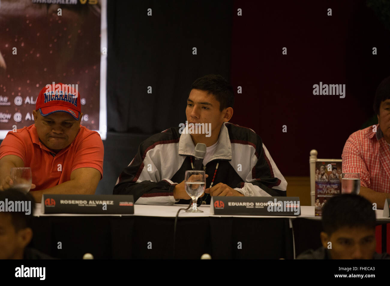 Cebu City, Filippine 25/2/2016.ultima conferenza stampa al Waterfront Hotel per inscatolare promozione Pinoy orgoglio 35 'Stelle del Futuro' bout principale essendo tra imbattuto filippino principe Albert Pagara (25-0) VS Yesner Talavera (Messico) (W15 L3 D1), per la WBO Intercontinental Jr. piuma campionato. Credito: galleria immagini2/Alamy Live News Foto Stock