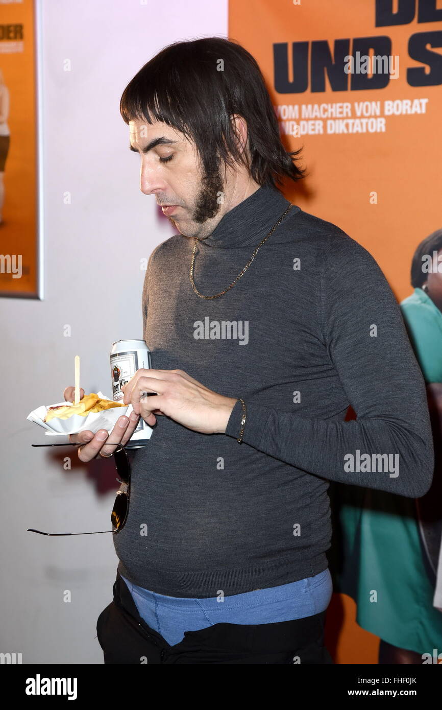 Berlino, Germania. 24 Febbraio, 2016. Sacha Baron Cohen presso la speciale proiezione del suo nuovo film "I fratelli Grimsby" di Berlino, Germania. Febbraio 24, 2016. Credito: dpa picture alliance/Alamy Live News Foto Stock