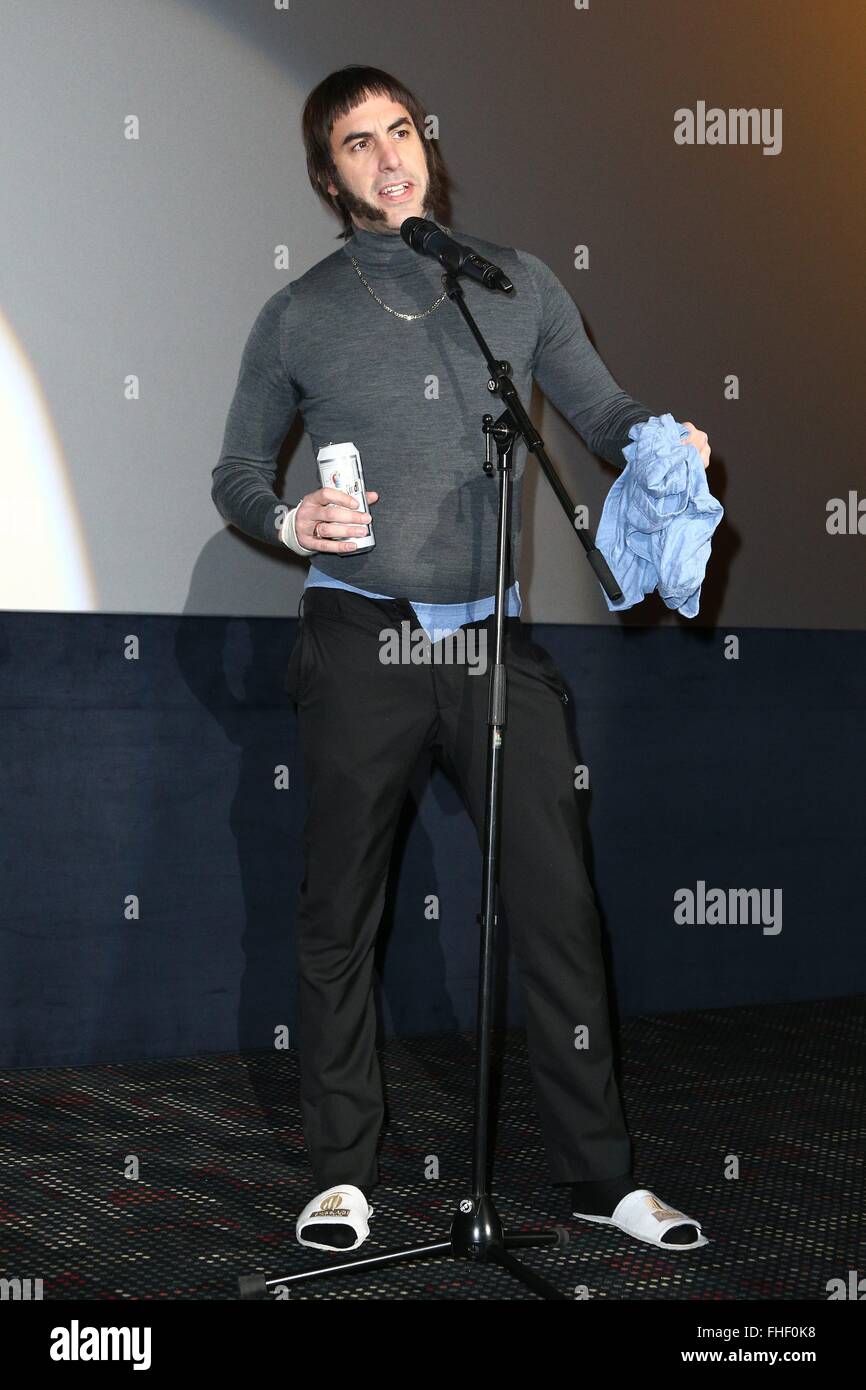 Berlino, Germania. 24 Febbraio, 2016. Sacha Baron Cohen presso la speciale proiezione del suo nuovo film "I fratelli Grimsby" di Berlino, Germania. Febbraio 24, 2016. Credito: dpa picture alliance/Alamy Live News Foto Stock
