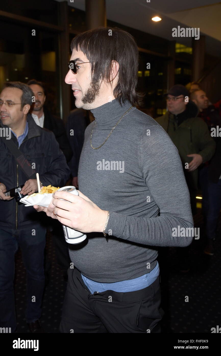 Berlino, Germania. 24 Febbraio, 2016. Sacha Baron Cohen presso la speciale proiezione del suo nuovo film "I fratelli Grimsby" di Berlino, Germania. Febbraio 24, 2016. Credito: dpa picture alliance/Alamy Live News Foto Stock
