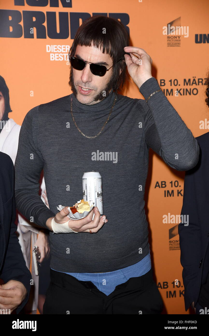 Berlino, Germania. 24 Febbraio, 2016. Sacha Baron Cohen presso la speciale proiezione del suo nuovo film "I fratelli Grimsby" di Berlino, Germania. Febbraio 24, 2016. Credito: dpa picture alliance/Alamy Live News Foto Stock