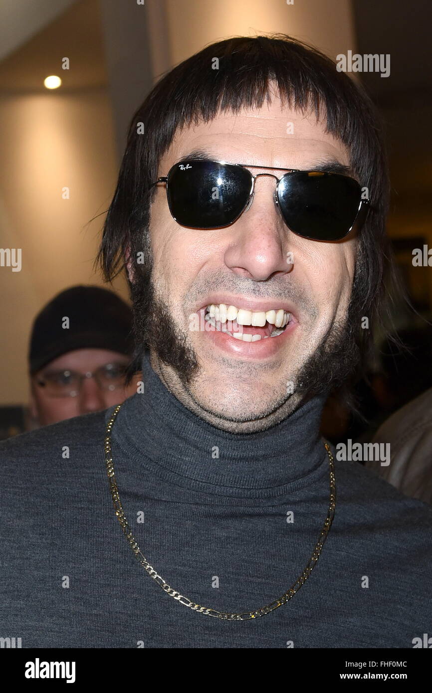 Berlino, Germania. 24 Febbraio, 2016. Sacha Baron Cohen presso la speciale proiezione del suo nuovo film "I fratelli Grimsby" di Berlino, Germania. Febbraio 24, 2016. Credito: dpa picture alliance/Alamy Live News Foto Stock