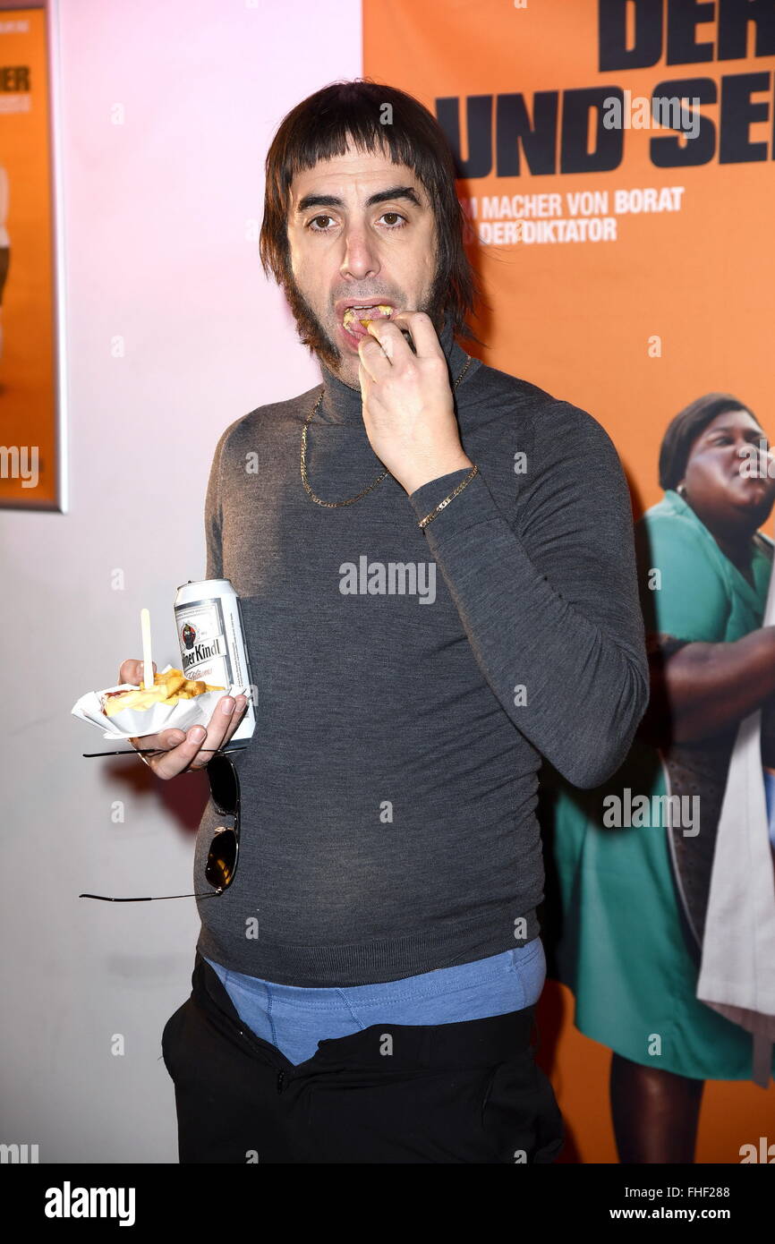 Berlino, Germania. 24 Febbraio, 2016. Sacha Baron Cohen presso la speciale proiezione del suo nuovo film "I fratelli Grimsby" di Berlino, Germania. Febbraio 24, 2016. Credito: dpa picture alliance/Alamy Live News Foto Stock