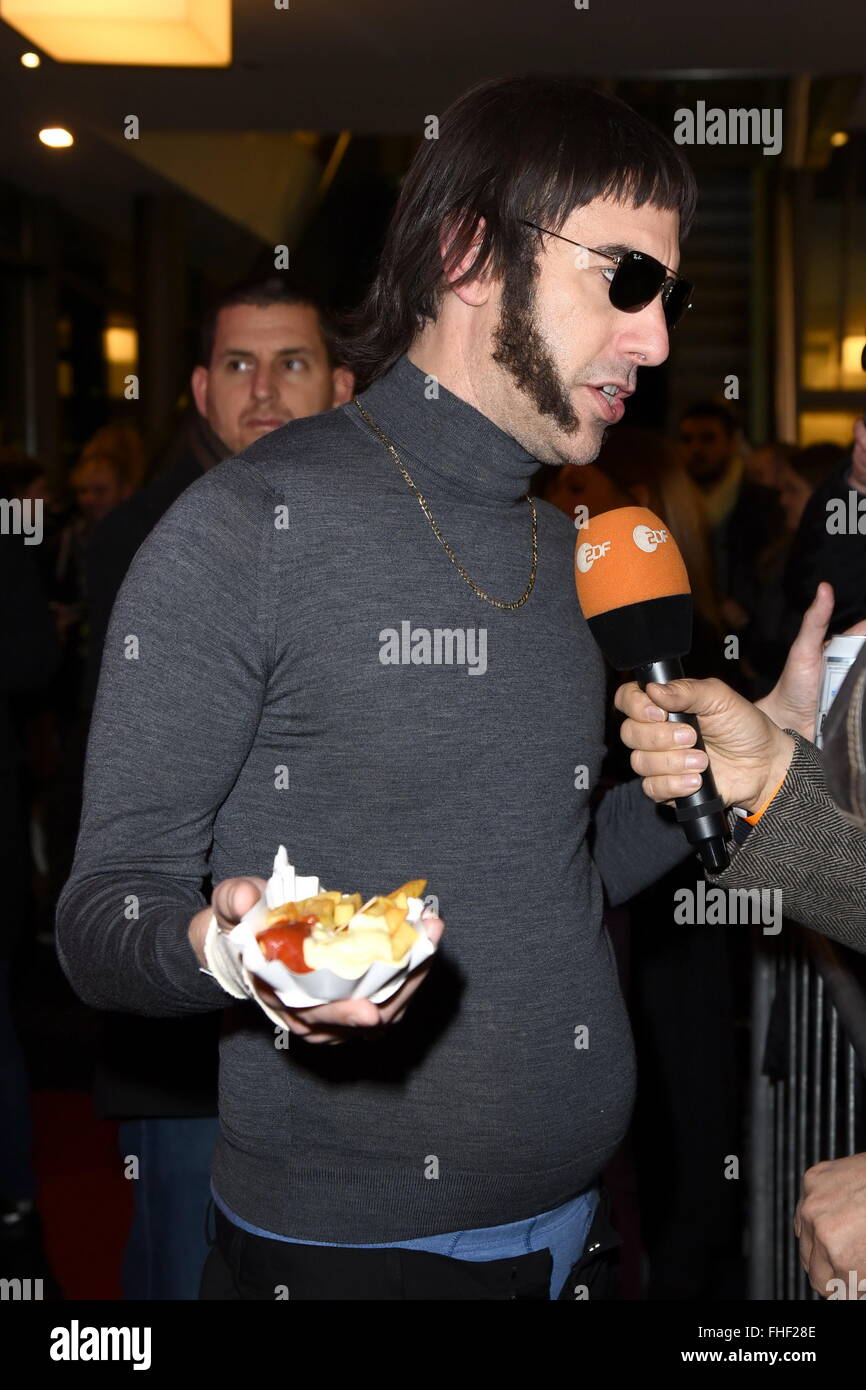 Berlino, Germania. 24 Febbraio, 2016. Sacha Baron Cohen presso la speciale proiezione del suo nuovo film "I fratelli Grimsby" di Berlino, Germania. Febbraio 24, 2016. Credito: dpa picture alliance/Alamy Live News Foto Stock