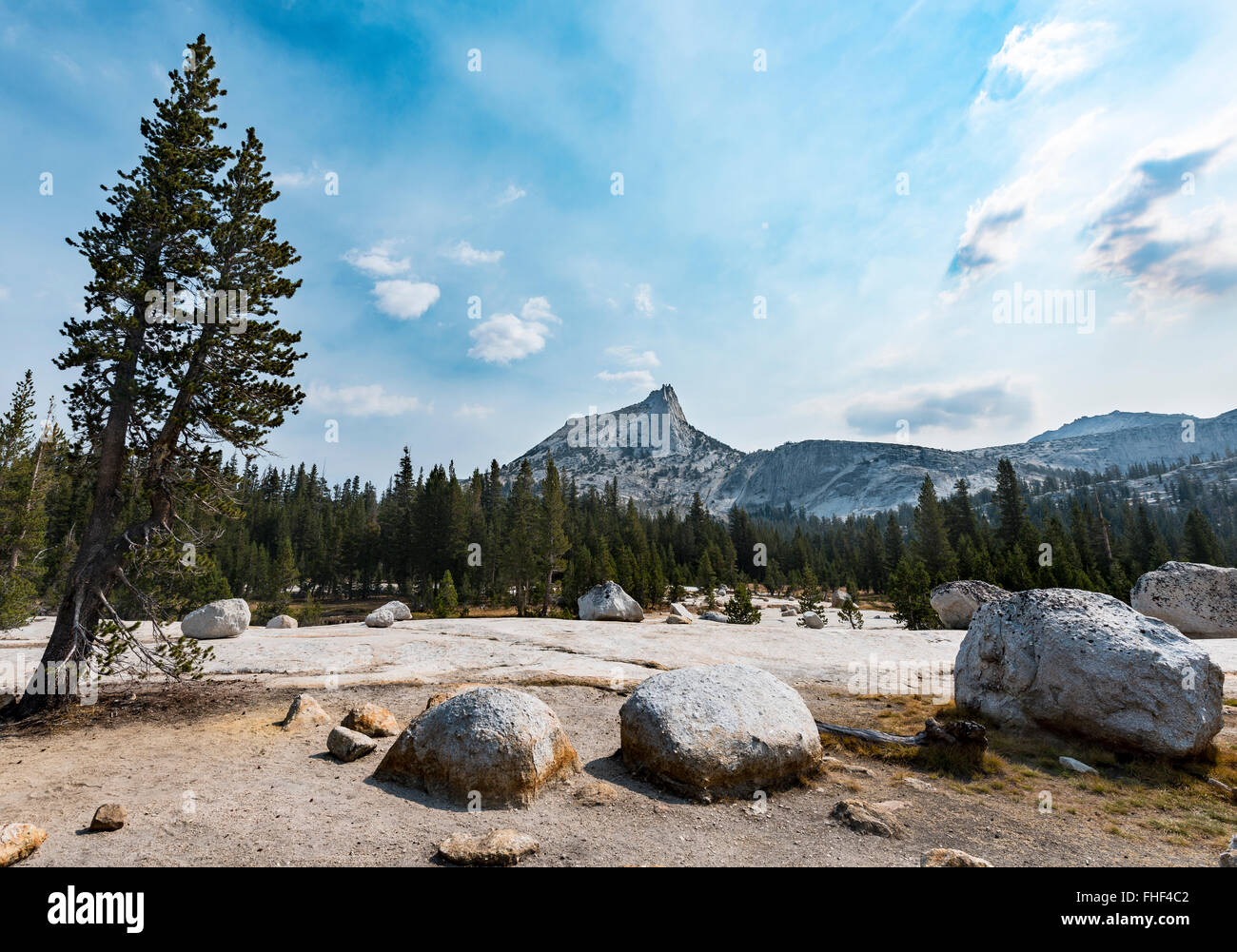 Cattedrale di picco, Sierra Nevada, Cattedrale gamma, il Parco Nazionale Yosemite in California Foto Stock