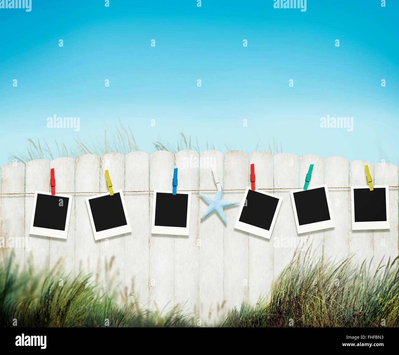 Photo Frame quadro appeso Peg recinto erba concetto del mare Foto Stock