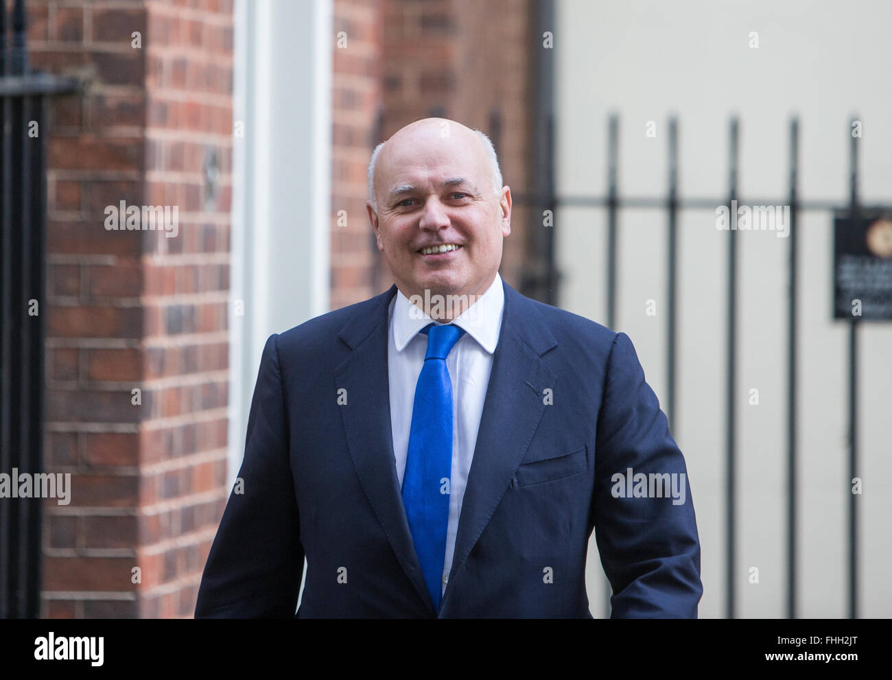 Iain Duncan Smith,il Segretario di Stato per il lavoro e le pensioni,lascia il numero 10 di Downing Street dopo una riunione del gabinetto Foto Stock